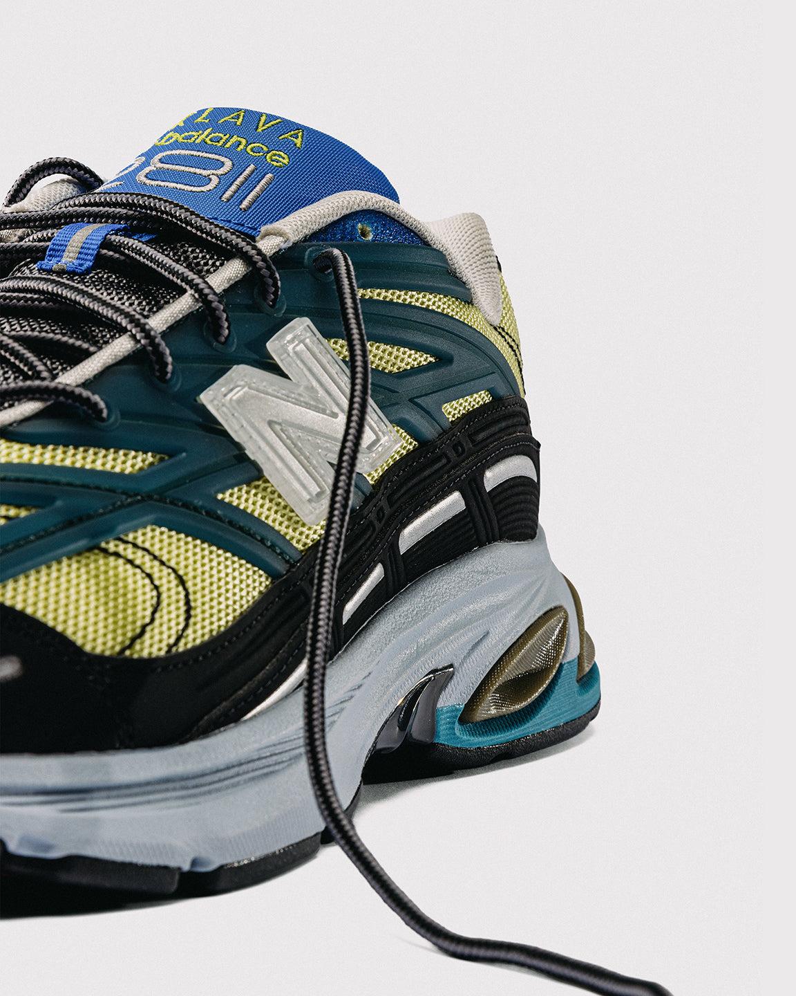 BAKLAVA x NEW BALANCE 2811 "MIKROČPSKE"